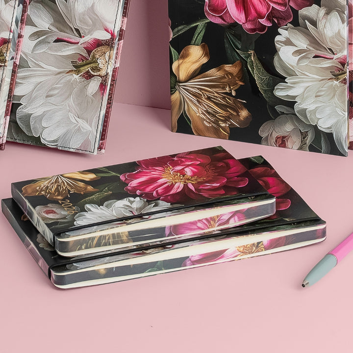 Darbo knyga minkštu viršeliu su gumele - Visatos žiedai